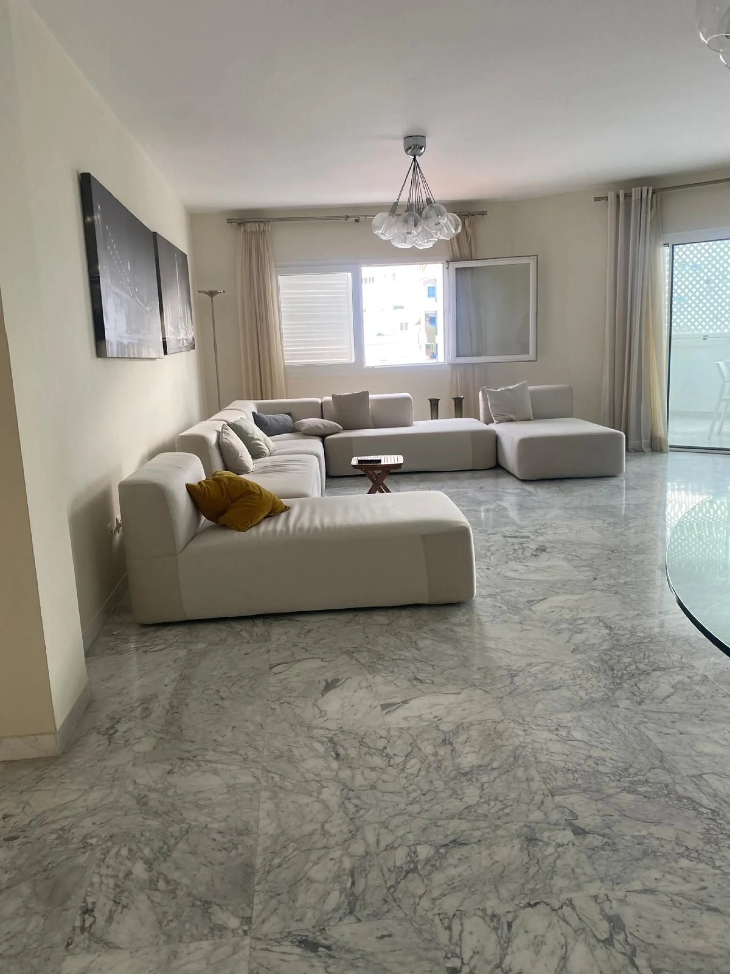 Apartment - Middle Floor Apartment в продаже в Marbella, Málaga. В доме 2 спален и 3 ванных комнат. Площадь дома 145 м²
