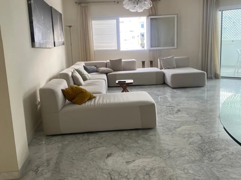 Apartment - Middle Floor Apartment в продаже в Marbella, Málaga. В доме 2 спален и 3 ванных комнат. Площадь дома 145 м²