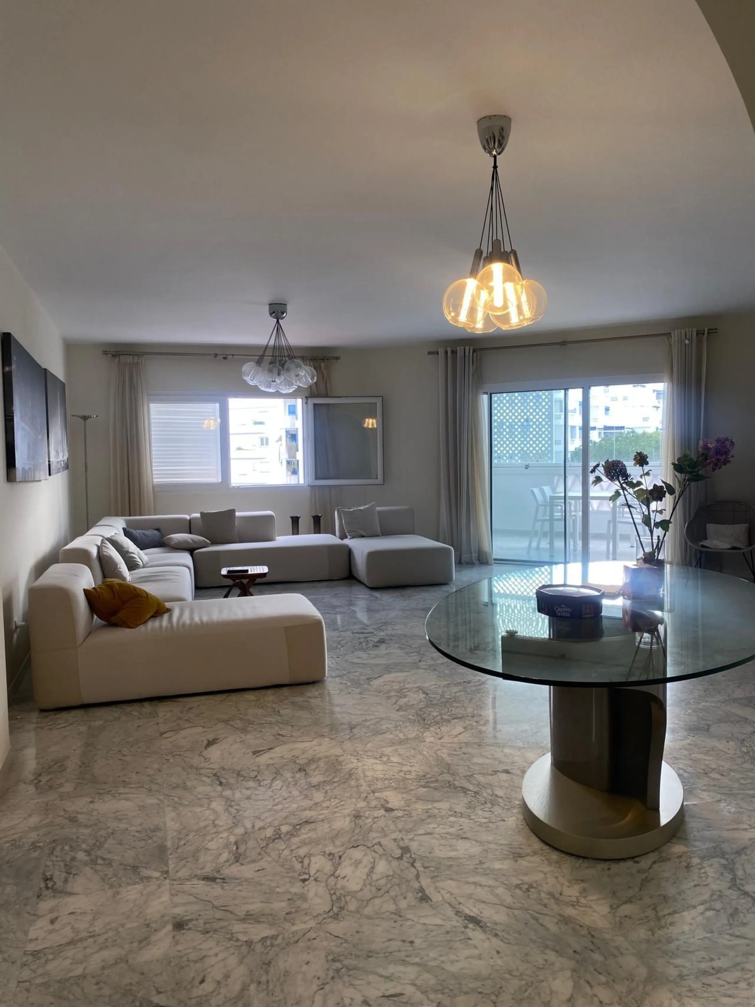 Apartment - Middle Floor Apartment в продаже в Marbella, Málaga. В доме 2 спален и 3 ванных комнат. Площадь дома 145 м²