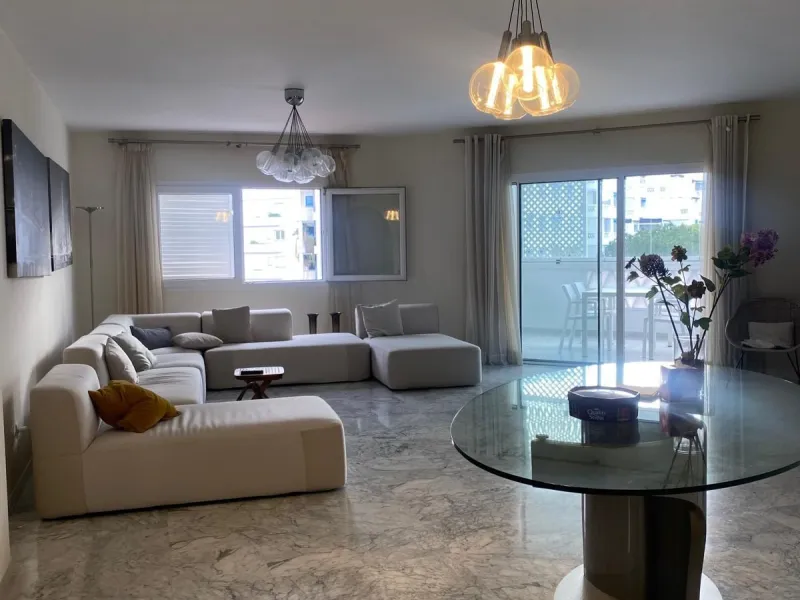 Apartment - Middle Floor Apartment в продаже в Marbella, Málaga. В доме 2 спален и 3 ванных комнат. Площадь дома 145 м²