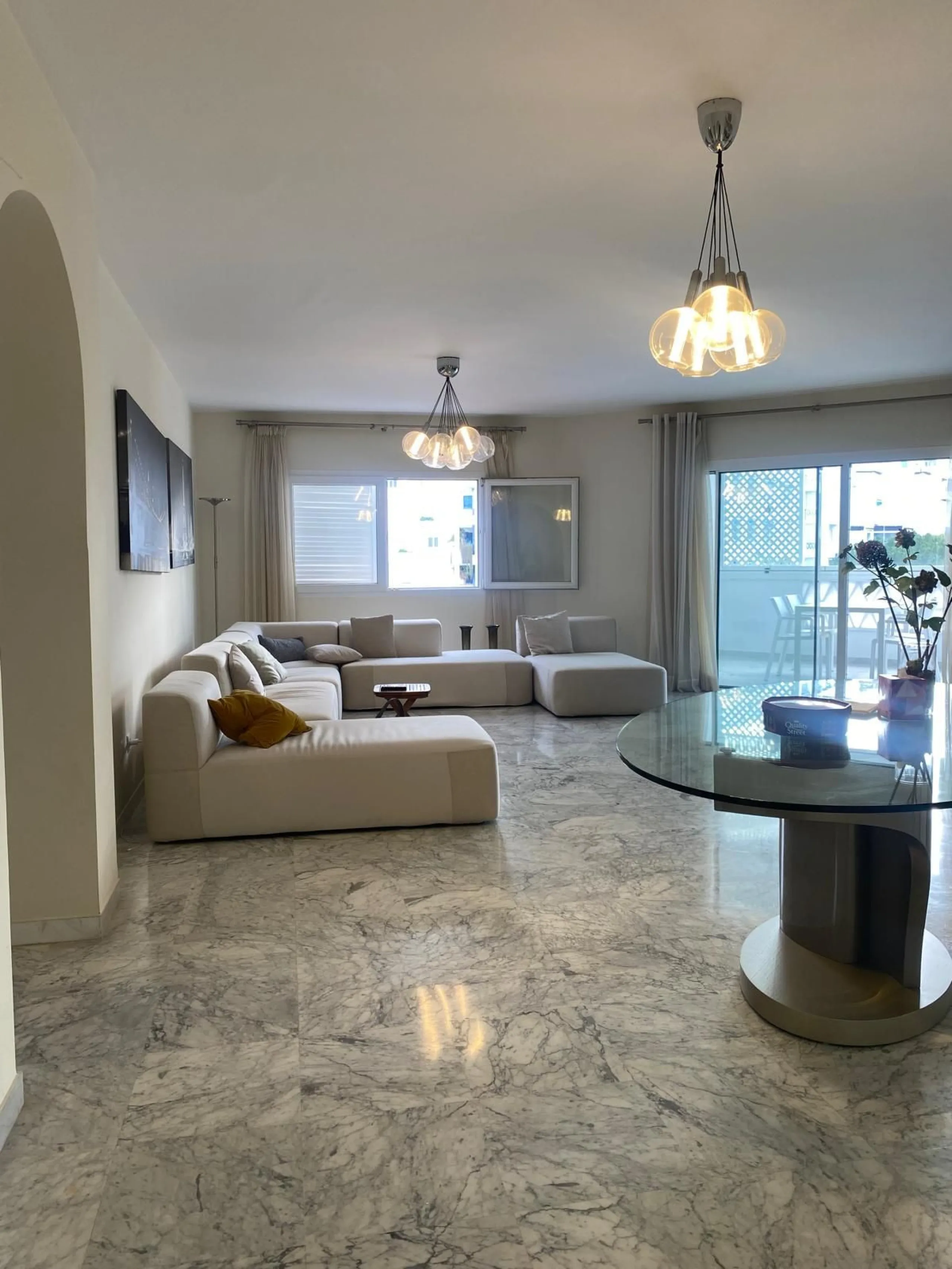 Apartment - Middle Floor Apartment в продаже в Marbella, Málaga. В доме 2 спален и 3 ванных комнат. Площадь дома 145 м²