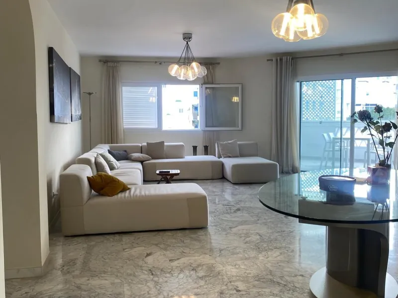 Apartment - Middle Floor Apartment в продаже в Marbella, Málaga. В доме 2 спален и 3 ванных комнат. Площадь дома 145 м²