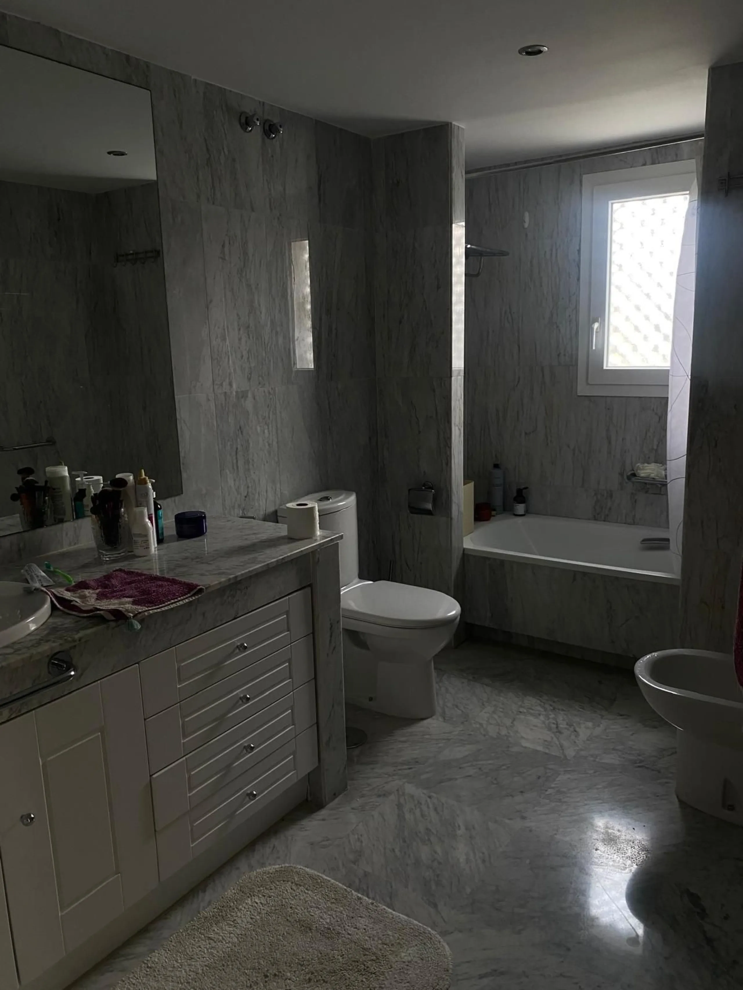 Apartment - Middle Floor Apartment в продаже в Marbella, Málaga. В доме 2 спален и 3 ванных комнат. Площадь дома 145 м²