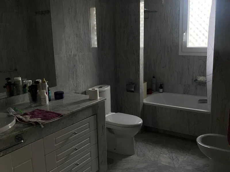 Apartment - Middle Floor Apartment в продаже в Marbella, Málaga. В доме 2 спален и 3 ванных комнат. Площадь дома 145 м²