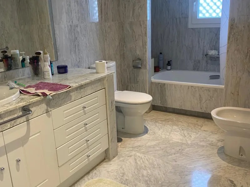Apartment - Middle Floor Apartment в продаже в Marbella, Málaga. В доме 2 спален и 3 ванных комнат. Площадь дома 145 м²