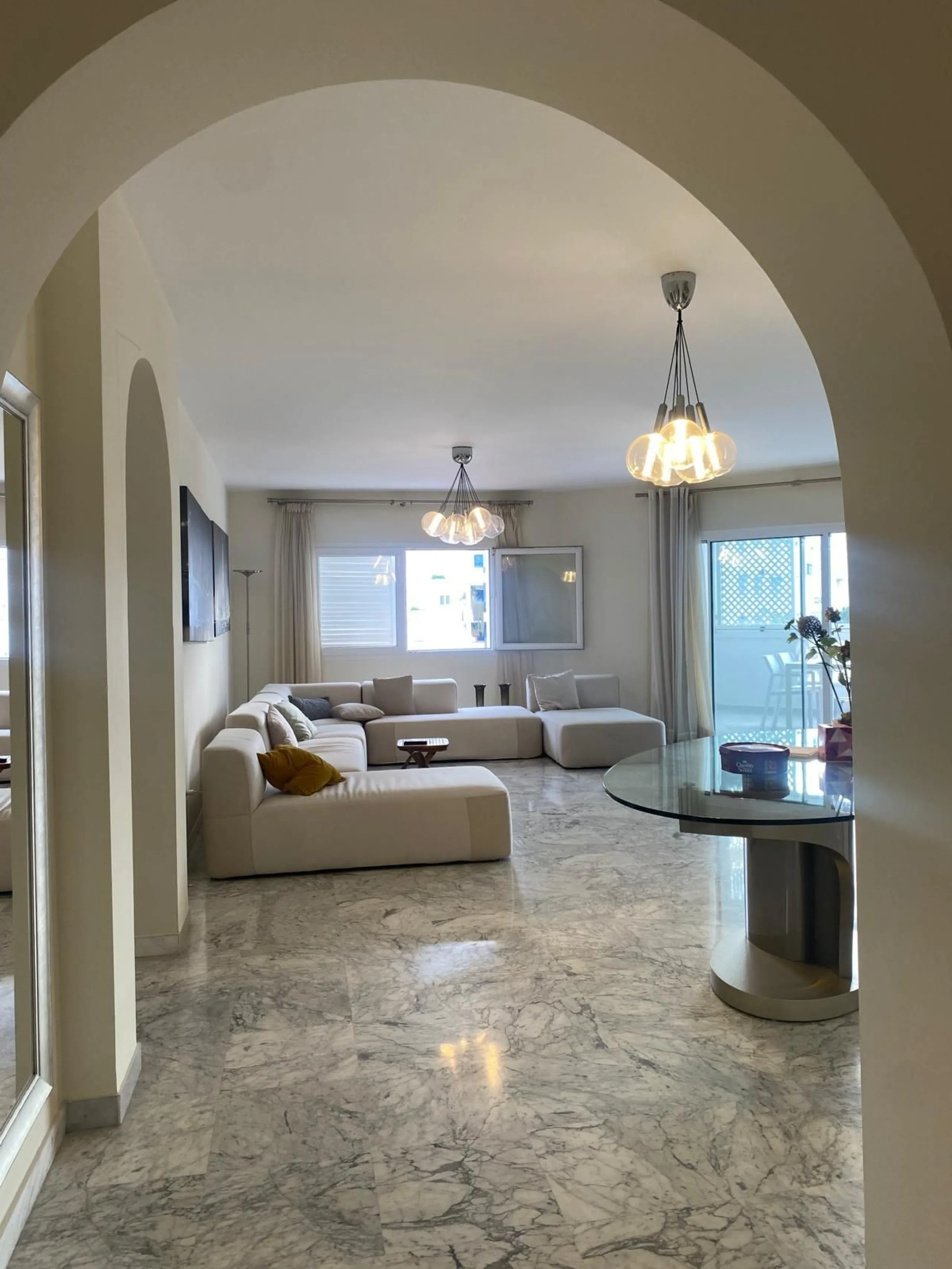 Apartment - Middle Floor Apartment в продаже в Marbella, Málaga. В доме 2 спален и 3 ванных комнат. Площадь дома 145 м²