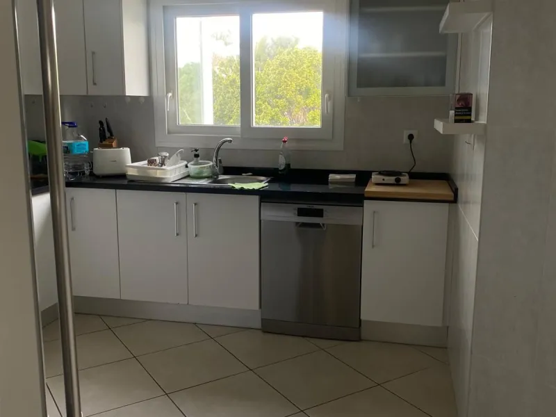 Apartment - Middle Floor Apartment в продаже в Marbella, Málaga. В доме 2 спален и 3 ванных комнат. Площадь дома 145 м²