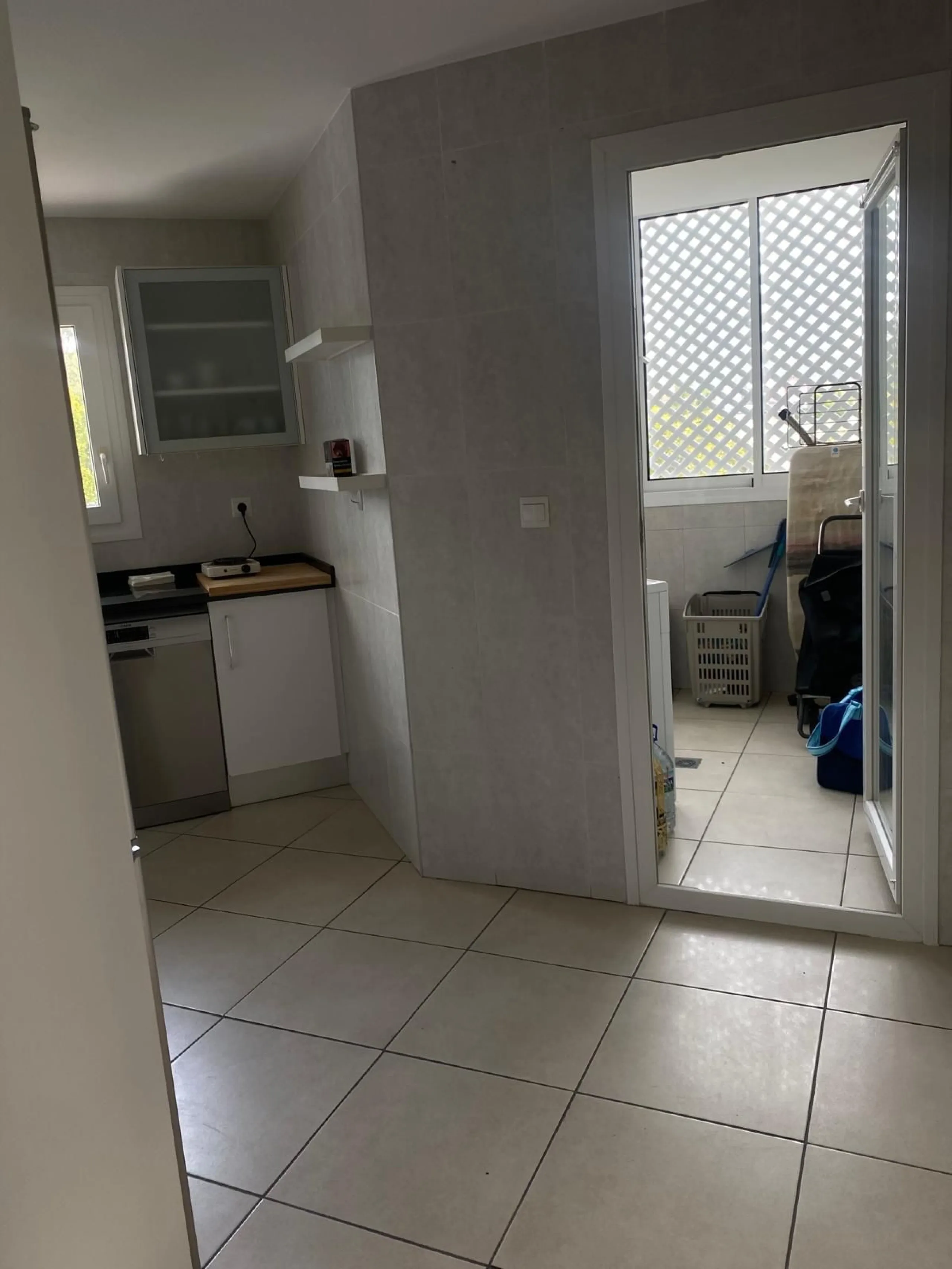Apartment - Middle Floor Apartment в продаже в Marbella, Málaga. В доме 2 спален и 3 ванных комнат. Площадь дома 145 м²