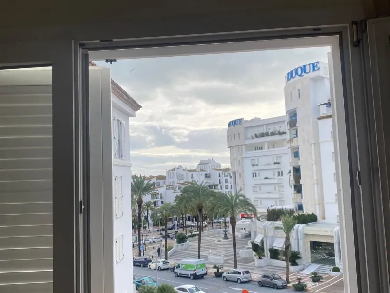 Apartment - Middle Floor Apartment в продаже в Marbella, Málaga. В доме 2 спален и 3 ванных комнат. Площадь дома 145 м²