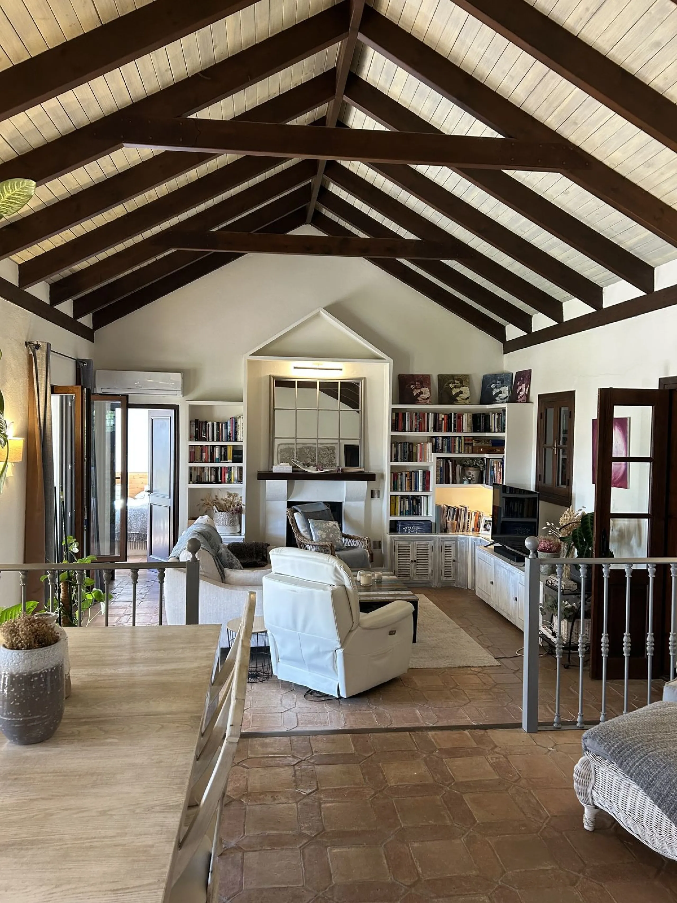 House - Detached Villa в продаже в Estepona, Málaga. В доме 4 спален и 3 ванных комнат. Площадь дома 200 м². Площадь участка 1246 м²