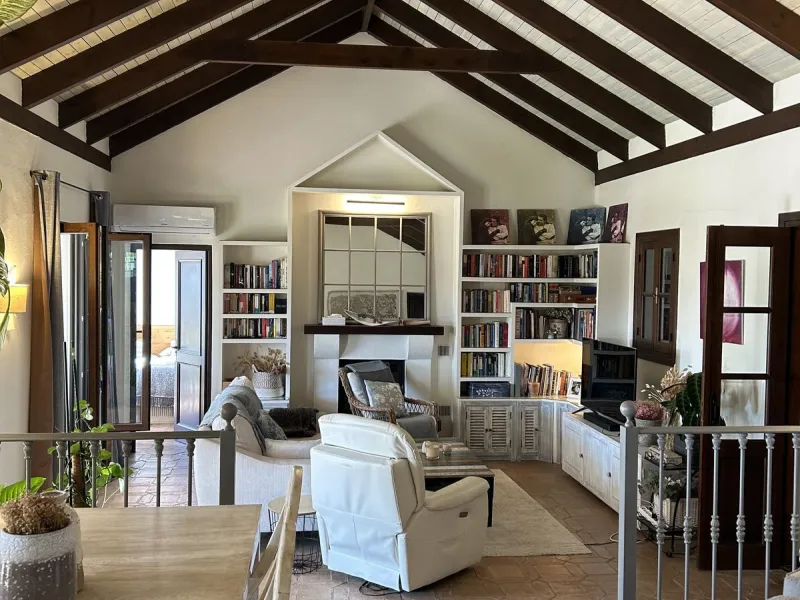 House - Detached Villa в продаже в Estepona, Málaga. В доме 4 спален и 3 ванных комнат. Площадь дома 200 м². Площадь участка 1246 м²