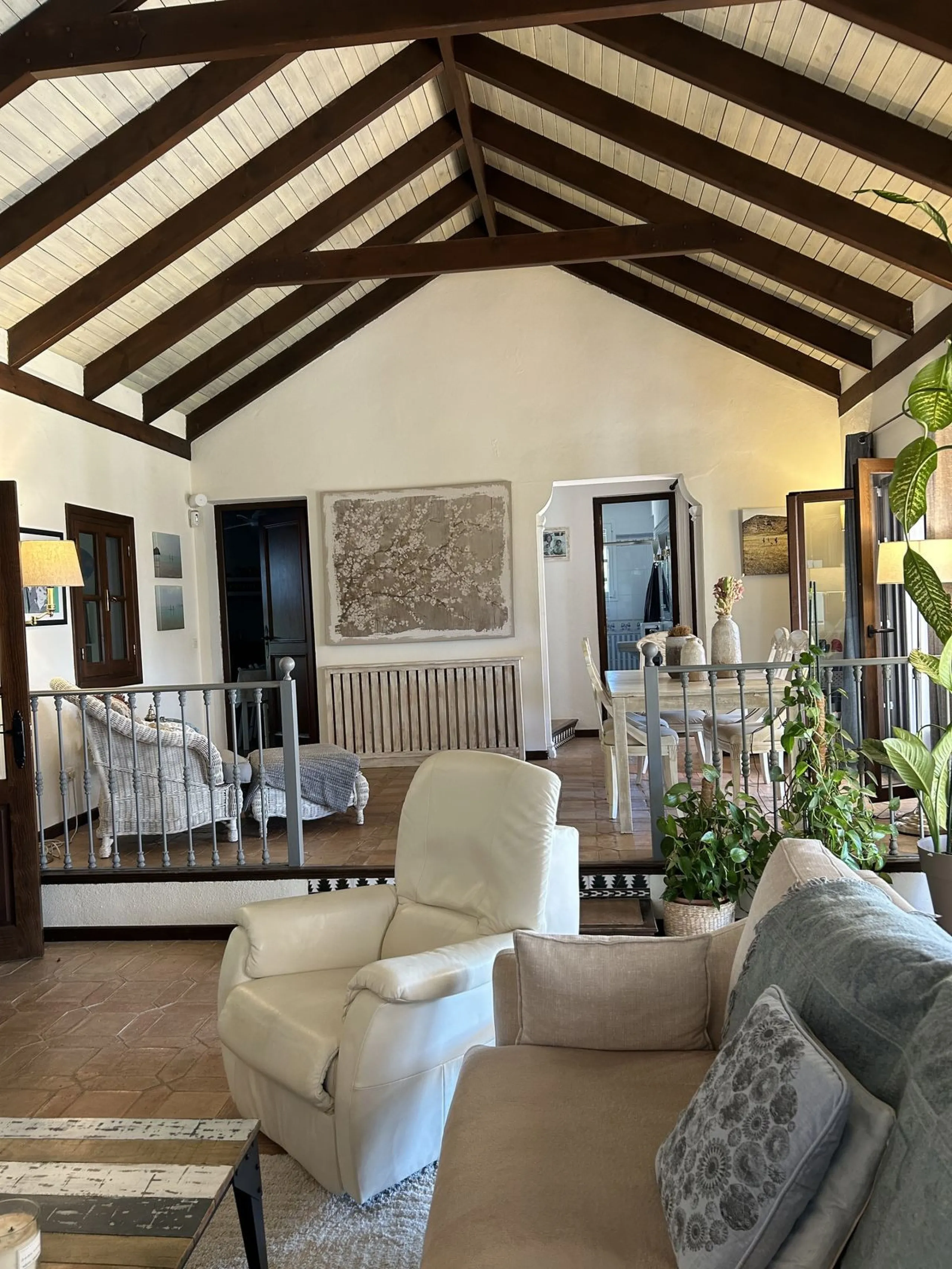 House - Detached Villa в продаже в Estepona, Málaga. В доме 4 спален и 3 ванных комнат. Площадь дома 200 м². Площадь участка 1246 м²