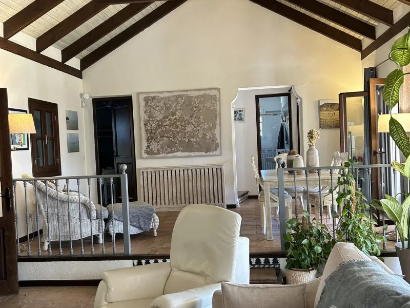 House - Detached Villa в продаже в Estepona, Málaga. В доме 4 спален и 3 ванных комнат. Площадь дома 200 м². Площадь участка 1246 м²