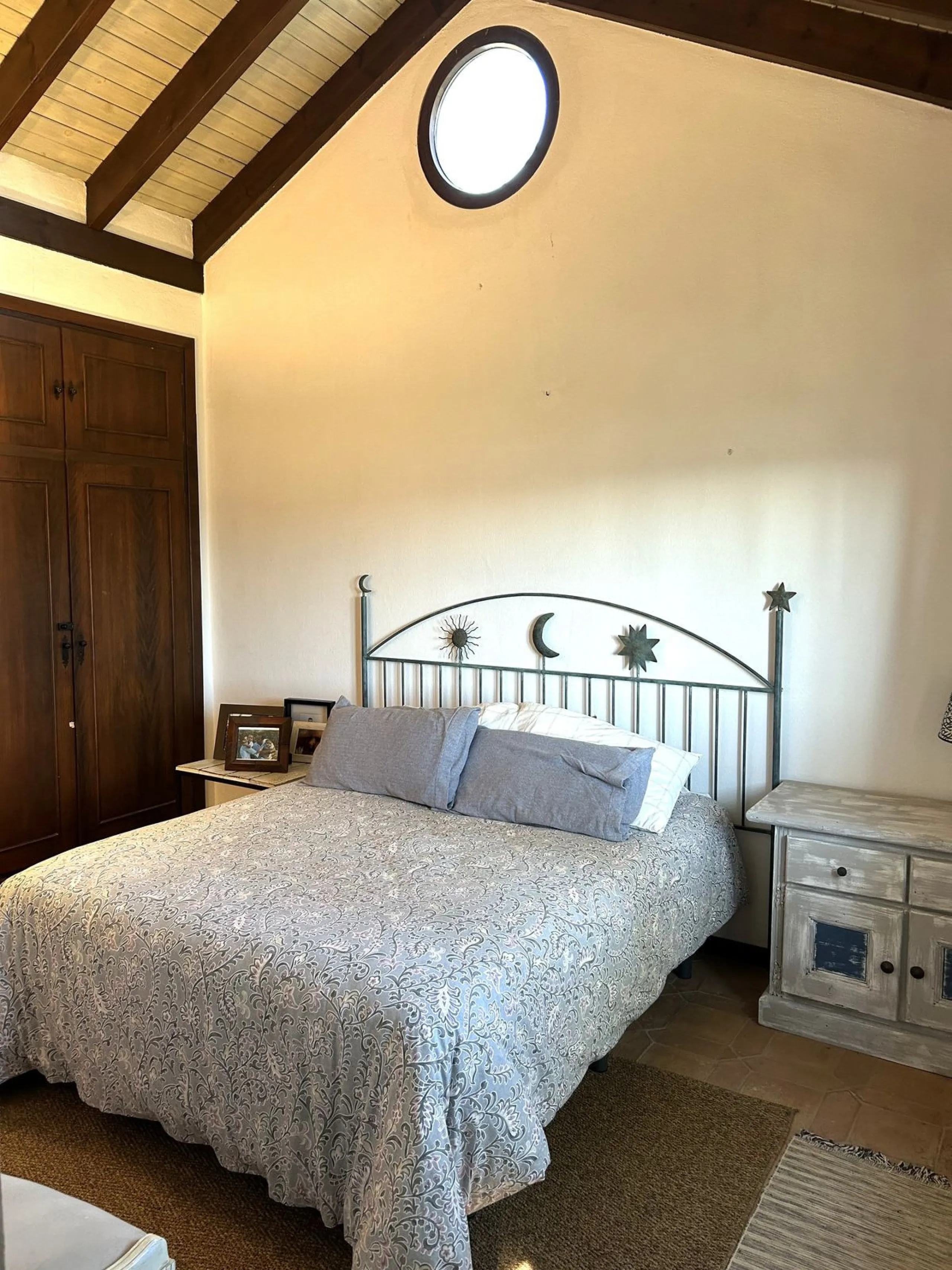 House - Detached Villa в продаже в Estepona, Málaga. В доме 4 спален и 3 ванных комнат. Площадь дома 200 м². Площадь участка 1246 м²