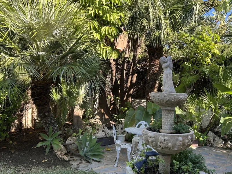 House - Detached Villa в продаже в Estepona, Málaga. В доме 4 спален и 3 ванных комнат. Площадь дома 200 м². Площадь участка 1246 м²