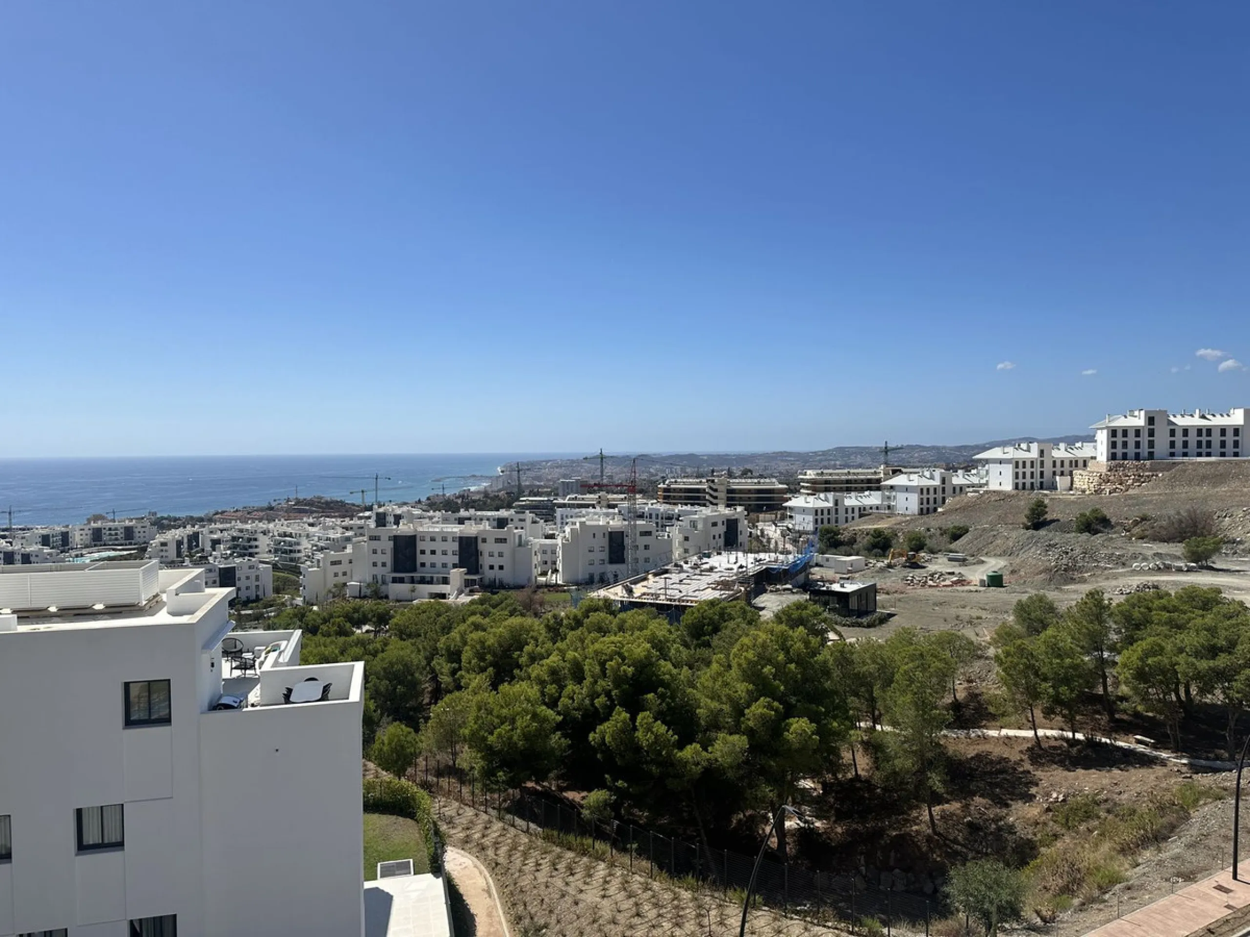 The area of Fuengirola that has become a huge success story in recent years......the Costa del Sol´s most successful new location...Brand New to the market...3 bedroom contemporary penthouse .....fresh from the Notary!