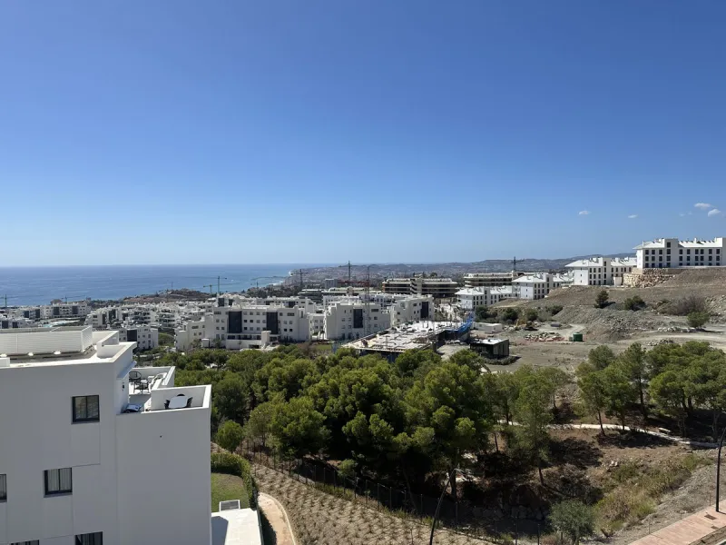 The area of Fuengirola that has become a huge success story in recent years......the Costa del Sol´s most successful new location...Brand New to the market...3 bedroom contemporary penthouse .....fresh from the Notary!