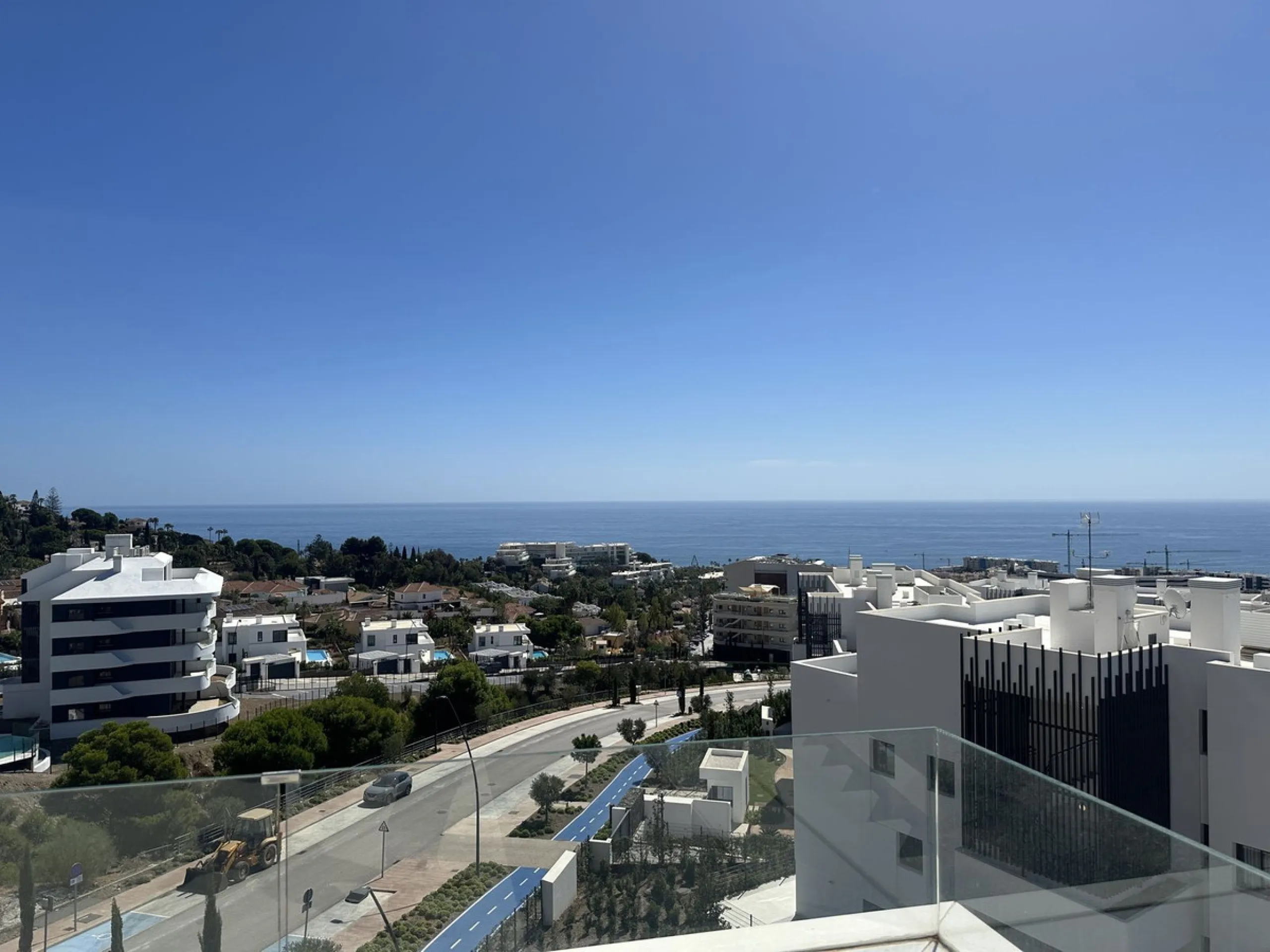 The area of Fuengirola that has become a huge success story in recent years......the Costa del Sol´s most successful new location...Brand New to the market...3 bedroom contemporary penthouse .....fresh from the Notary!