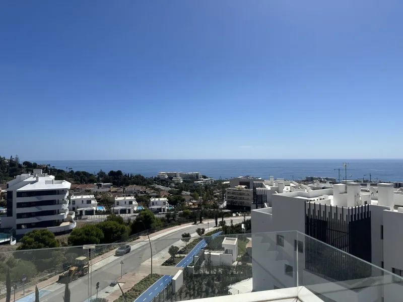 The area of Fuengirola that has become a huge success story in recent years......the Costa del Sol´s most successful new location...Brand New to the market...3 bedroom contemporary penthouse .....fresh from the Notary!