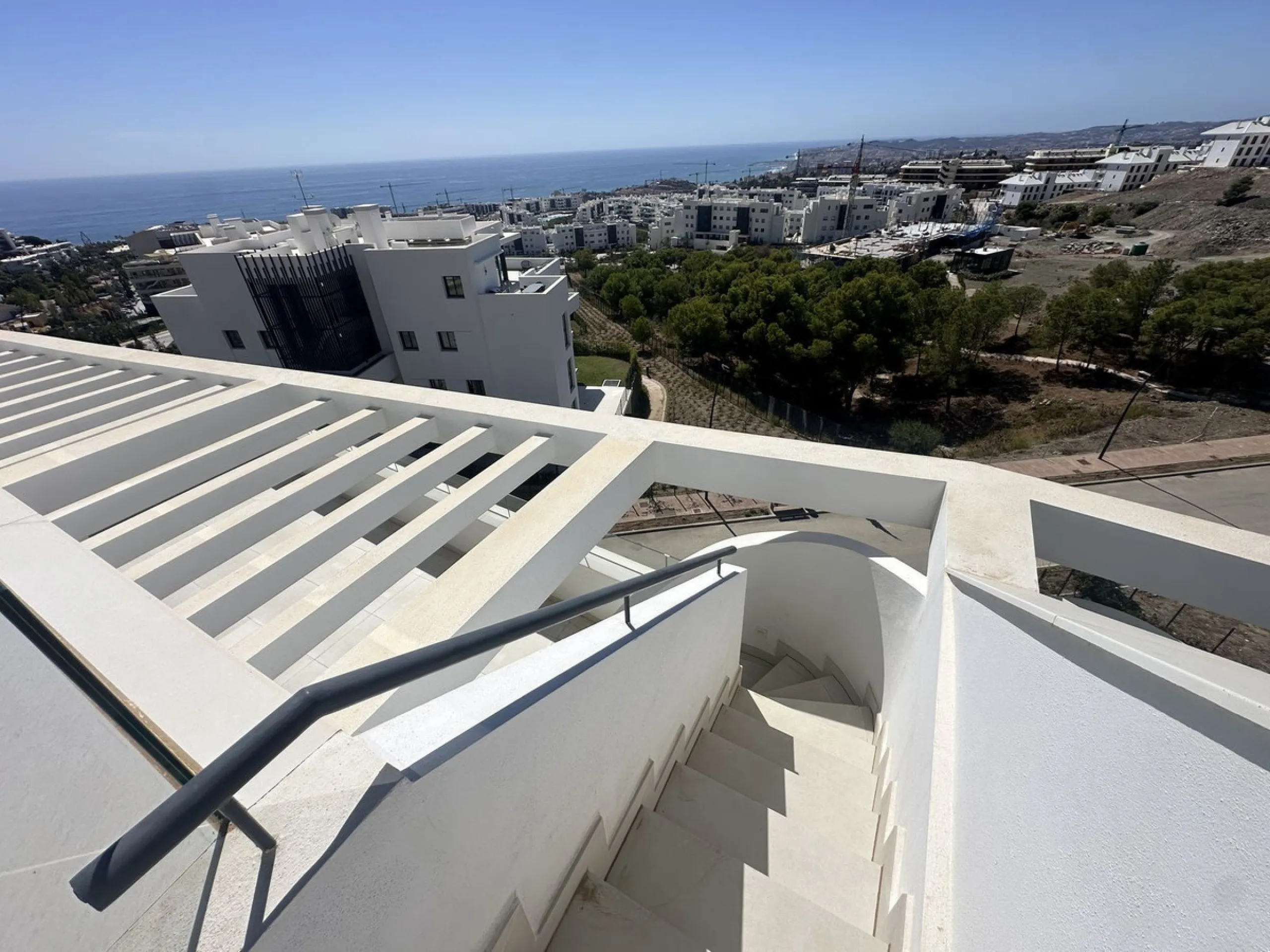 The area of Fuengirola that has become a huge success story in recent years......the Costa del Sol´s most successful new location...Brand New to the market...3 bedroom contemporary penthouse .....fresh from the Notary!