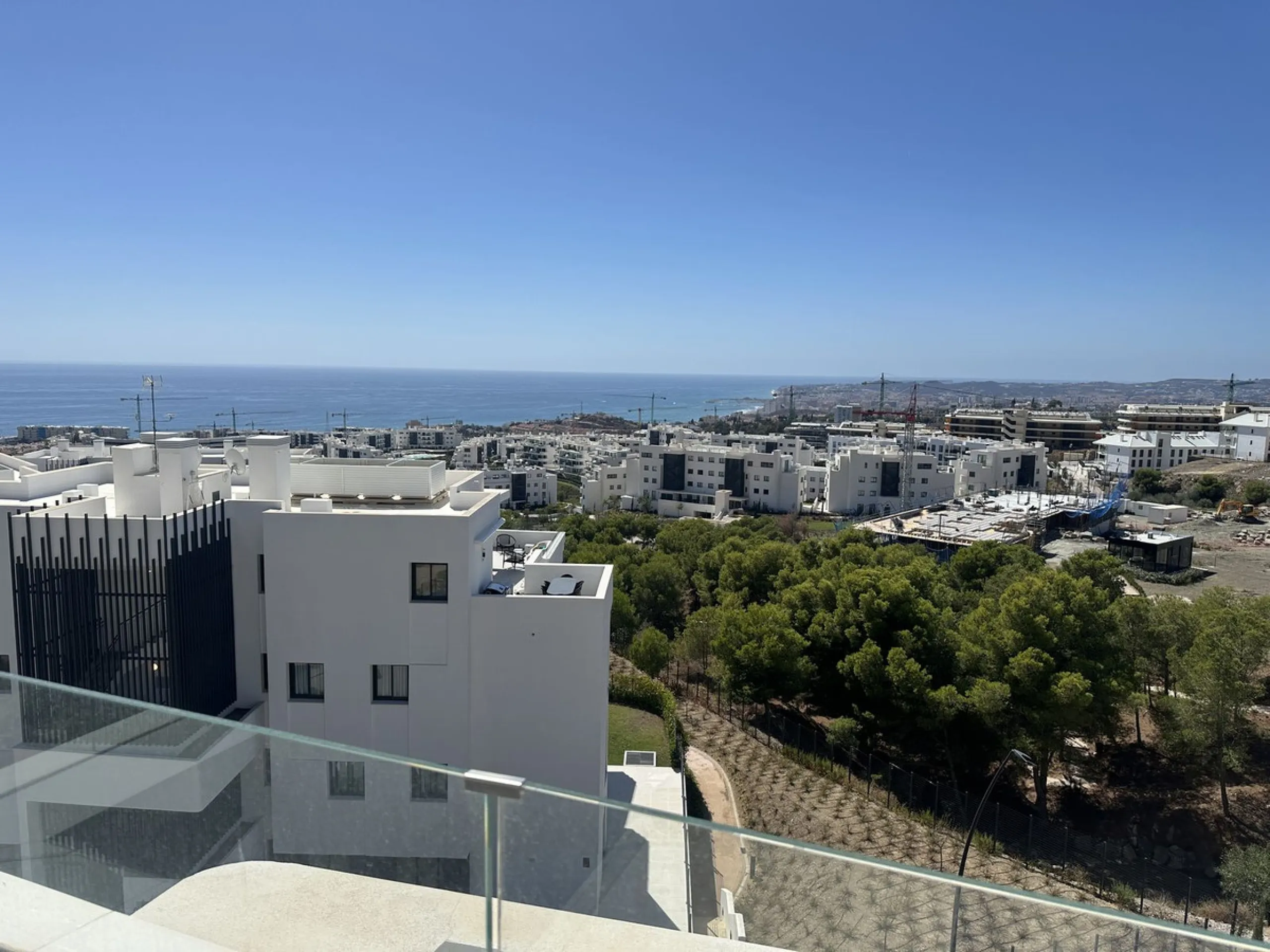 The area of Fuengirola that has become a huge success story in recent years......the Costa del Sol´s most successful new location...Brand New to the market...3 bedroom contemporary penthouse .....fresh from the Notary!