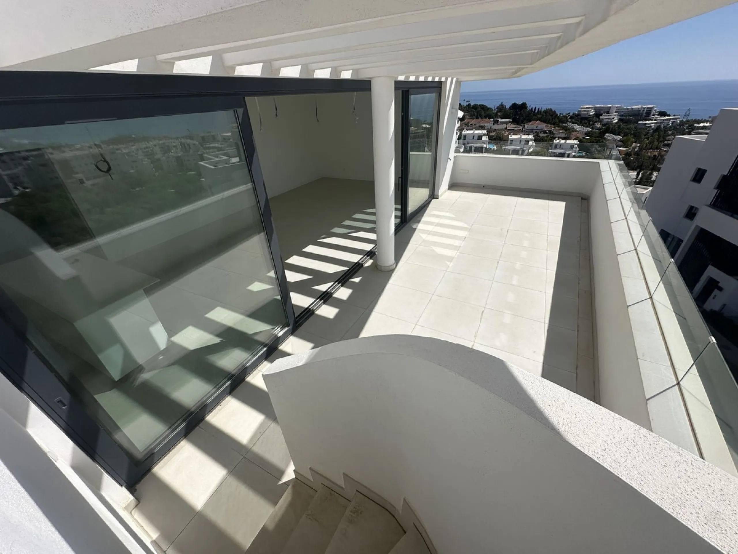 The area of Fuengirola that has become a huge success story in recent years......the Costa del Sol´s most successful new location...Brand New to the market...3 bedroom contemporary penthouse .....fresh from the Notary!