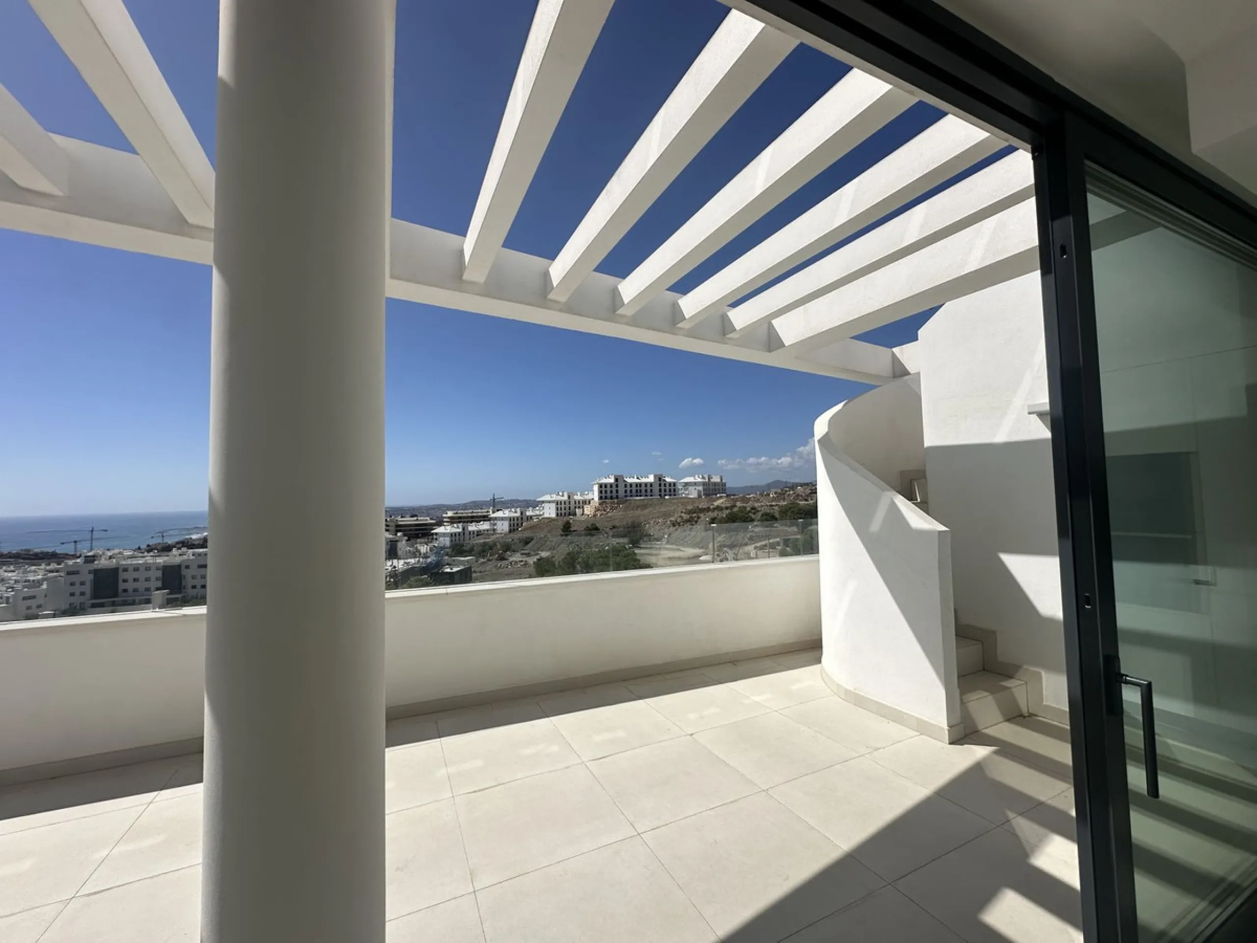 The area of Fuengirola that has become a huge success story in recent years......the Costa del Sol´s most successful new location...Brand New to the market...3 bedroom contemporary penthouse .....fresh from the Notary!