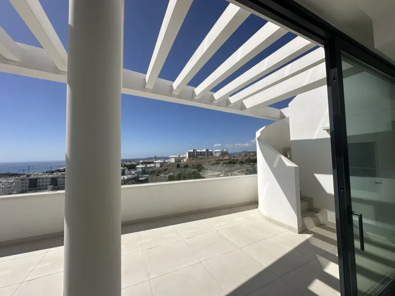 The area of Fuengirola that has become a huge success story in recent years......the Costa del Sol´s most successful new location...Brand New to the market...3 bedroom contemporary penthouse .....fresh from the Notary!