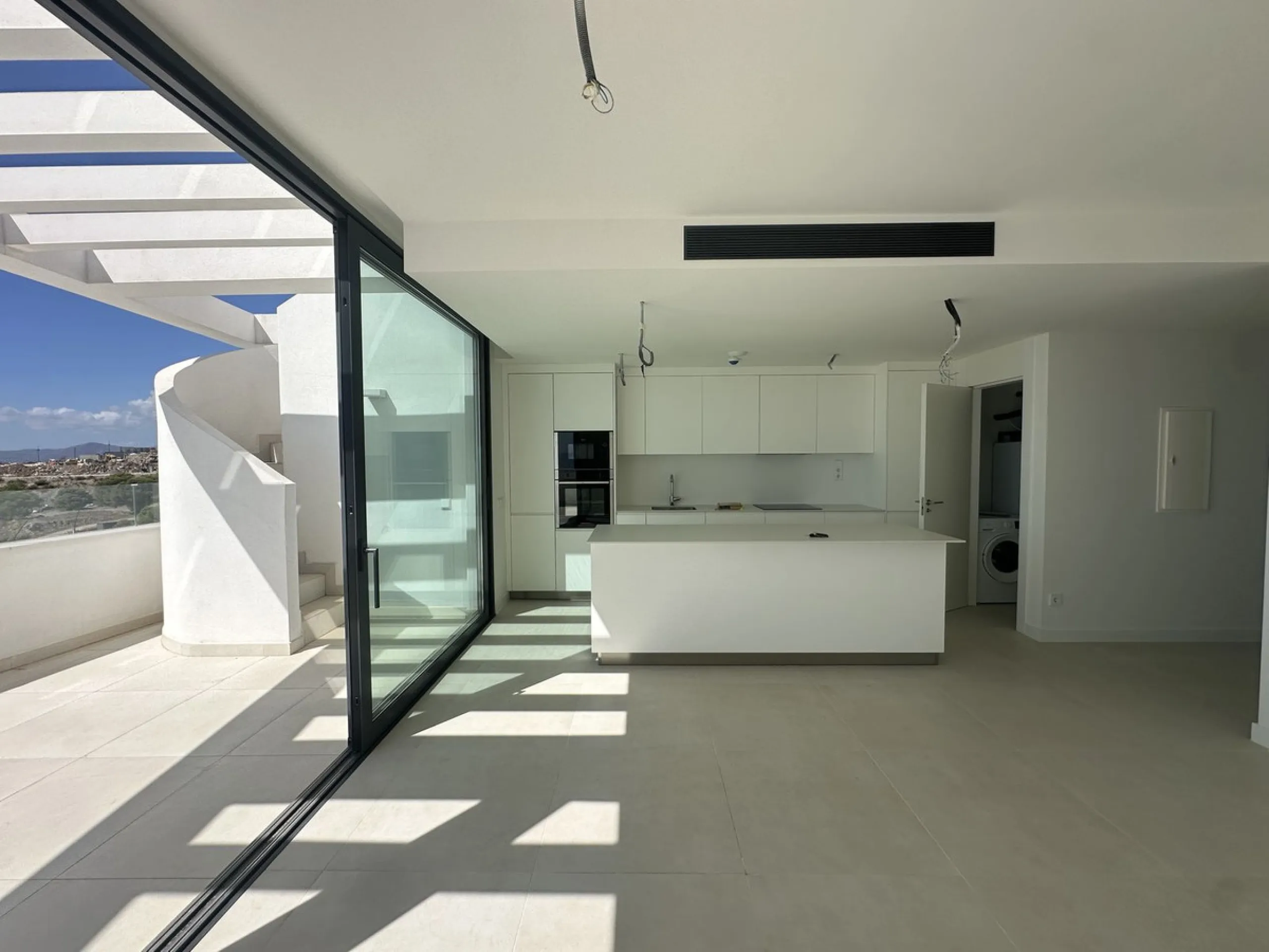 The area of Fuengirola that has become a huge success story in recent years......the Costa del Sol´s most successful new location...Brand New to the market...3 bedroom contemporary penthouse .....fresh from the Notary!