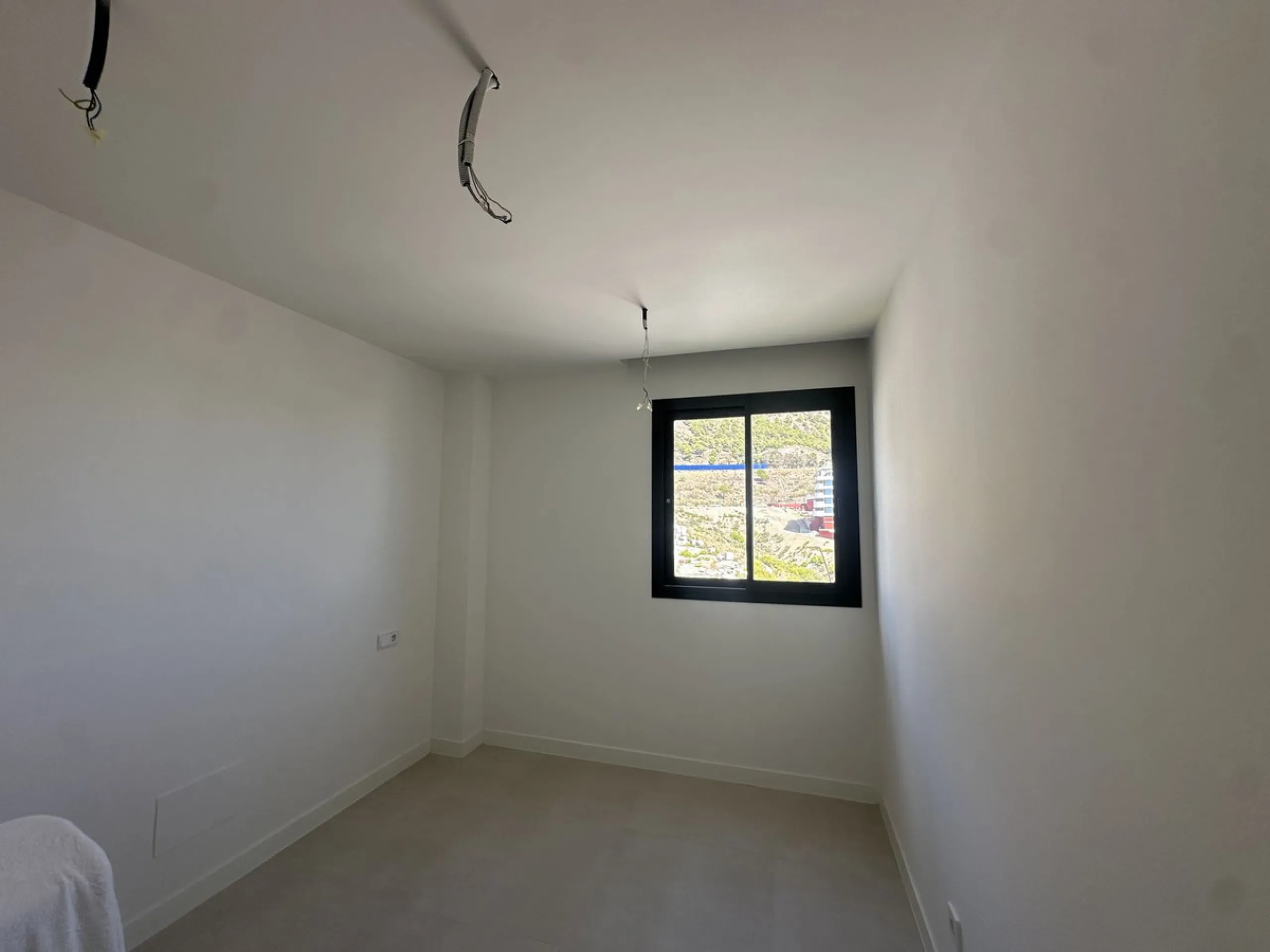 The area of Fuengirola that has become a huge success story in recent years......the Costa del Sol´s most successful new location...Brand New to the market...3 bedroom contemporary penthouse .....fresh from the Notary!