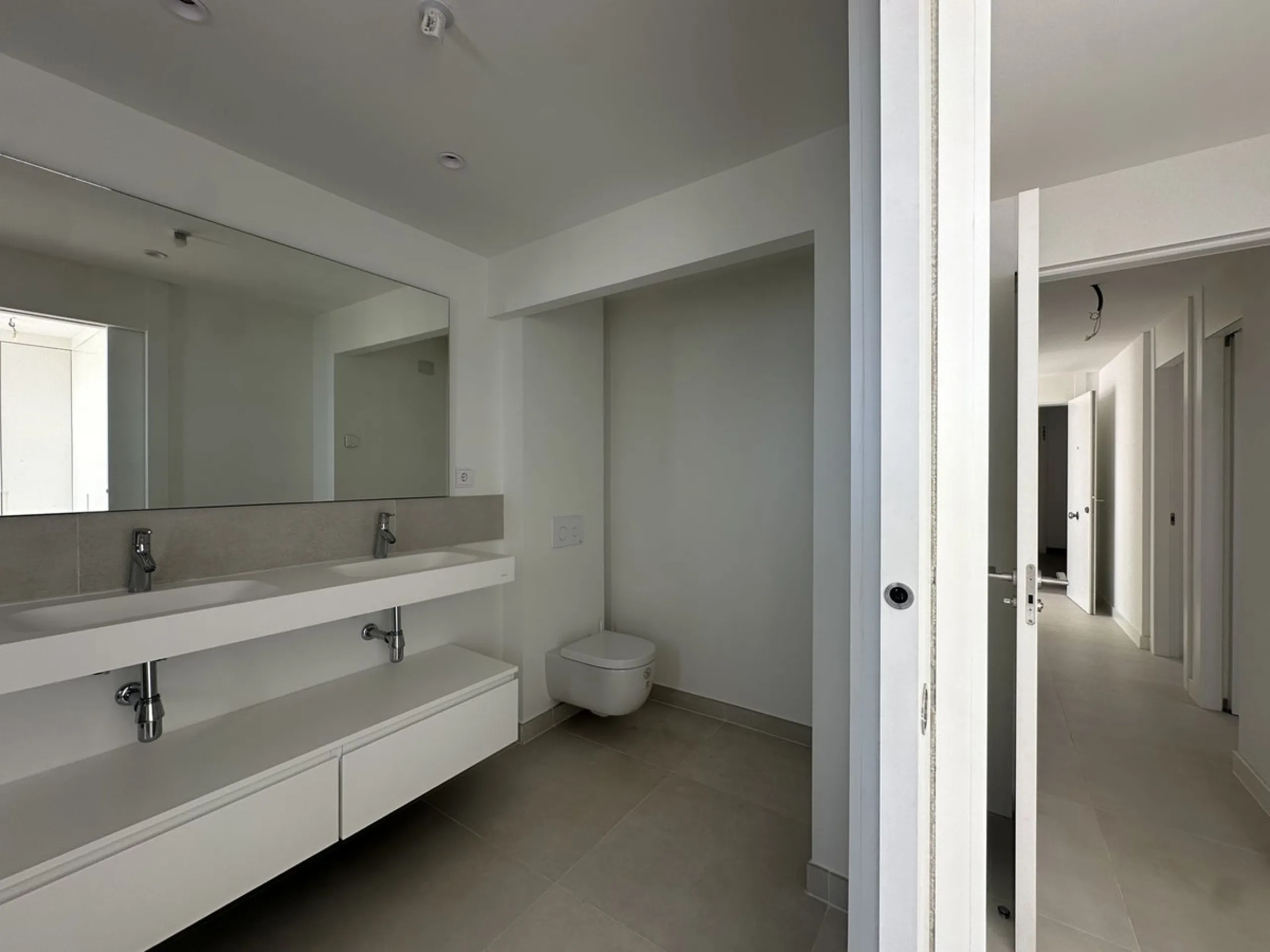 The area of Fuengirola that has become a huge success story in recent years......the Costa del Sol´s most successful new location...Brand New to the market...3 bedroom contemporary penthouse .....fresh from the Notary!