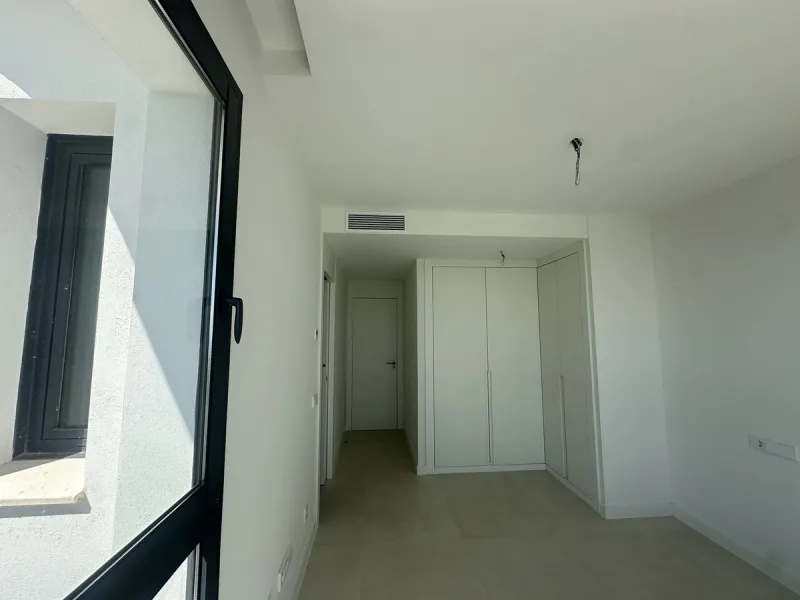 The area of Fuengirola that has become a huge success story in recent years......the Costa del Sol´s most successful new location...Brand New to the market...3 bedroom contemporary penthouse .....fresh from the Notary!