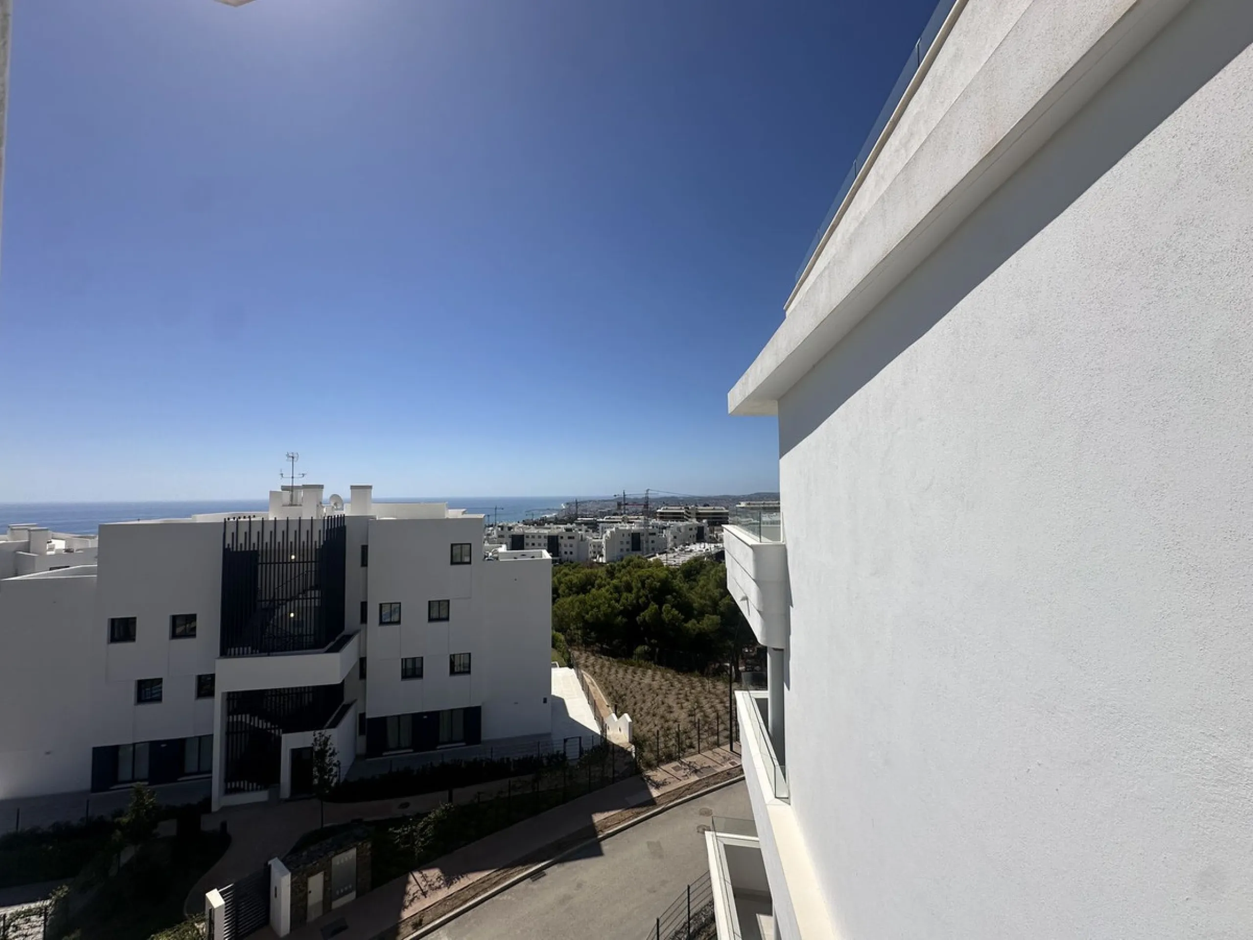 The area of Fuengirola that has become a huge success story in recent years......the Costa del Sol´s most successful new location...Brand New to the market...3 bedroom contemporary penthouse .....fresh from the Notary!