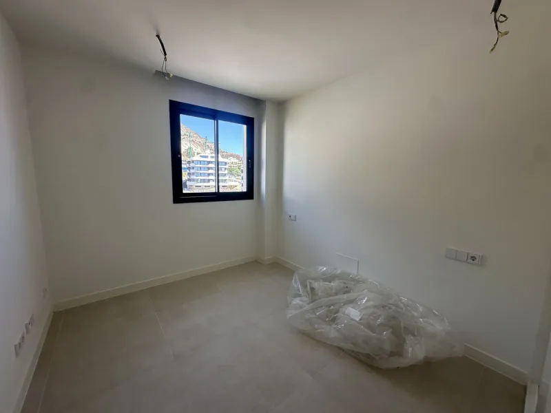 The area of Fuengirola that has become a huge success story in recent years......the Costa del Sol´s most successful new location...Brand New to the market...3 bedroom contemporary penthouse .....fresh from the Notary!