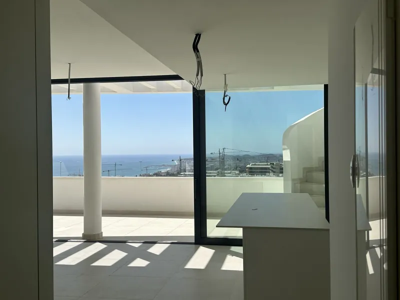 The area of Fuengirola that has become a huge success story in recent years......the Costa del Sol´s most successful new location...Brand New to the market...3 bedroom contemporary penthouse .....fresh from the Notary!