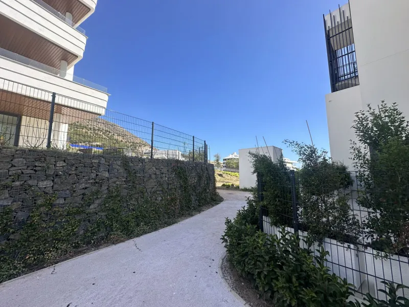 The area of Fuengirola that has become a huge success story in recent years......the Costa del Sol´s most successful new location...Brand New to the market...3 bedroom contemporary penthouse .....fresh from the Notary!
