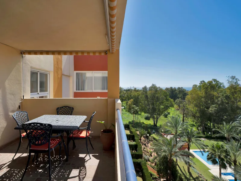 Penthouse Living with Sea Views & Solarium | Atalaya Green Mar, Estepona