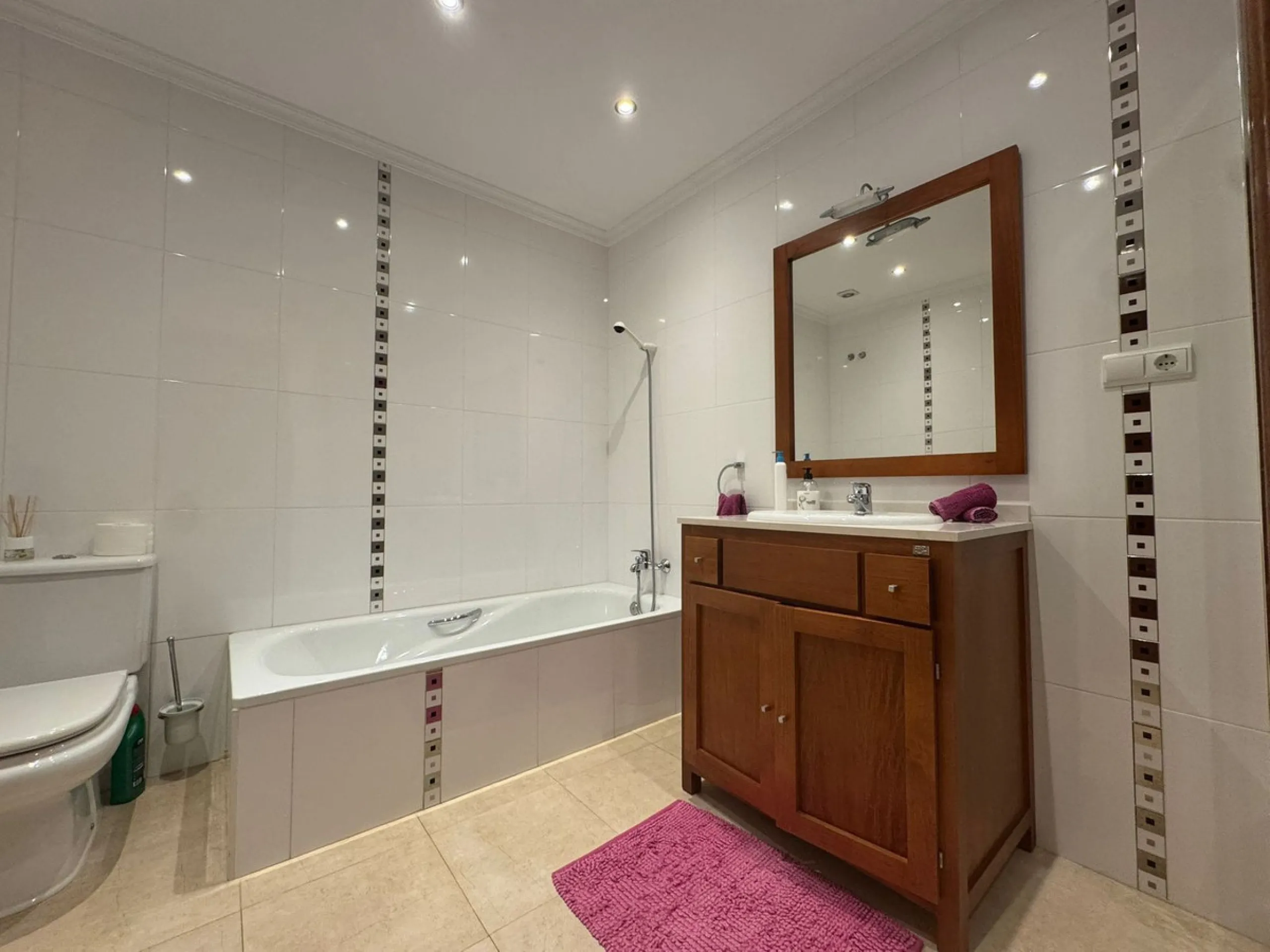 Townhouse , located in the prestigious El Chaparral la cala  The property is arranged into various rooms and service areas, and includes an exclusive-use garden area.