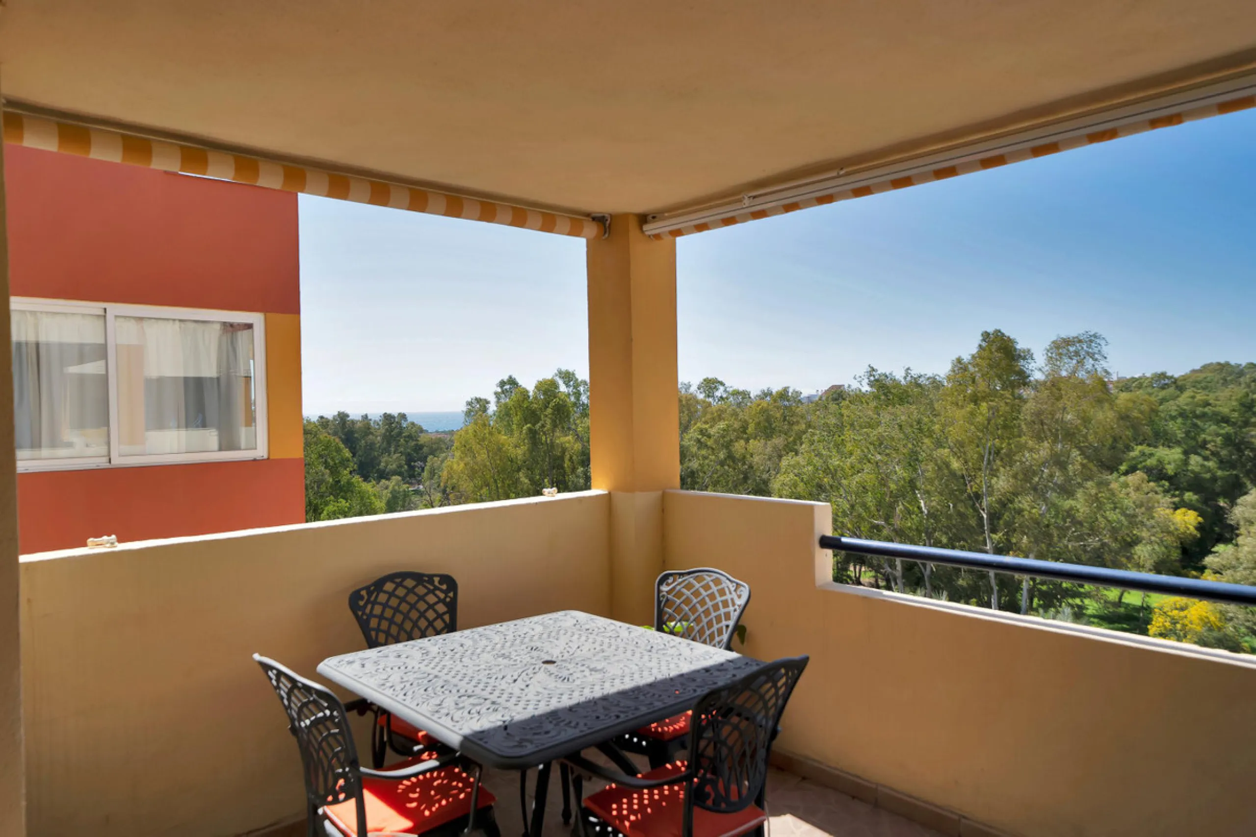Penthouse Living with Sea Views & Solarium | Atalaya Green Mar, Estepona