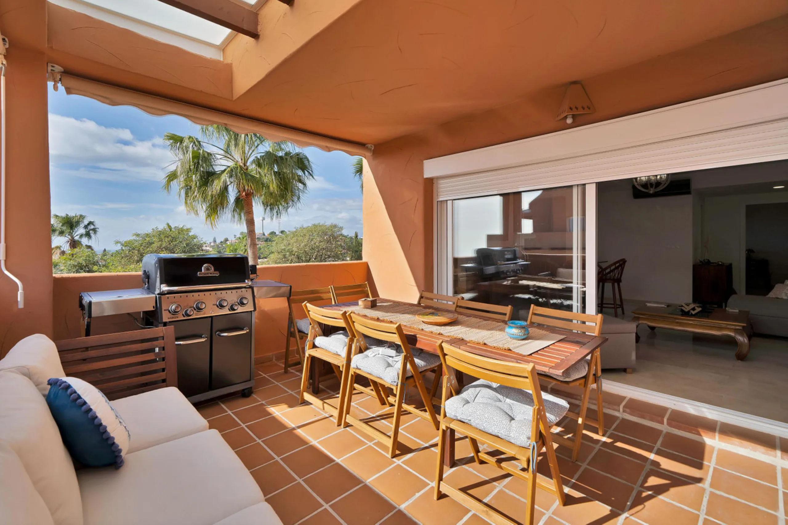 Beautifully Renovated Apartment with Sea Views in Elviria, Marbella East