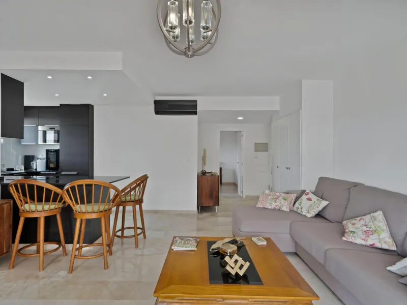 Beautifully Renovated Apartment with Sea Views in Elviria, Marbella East