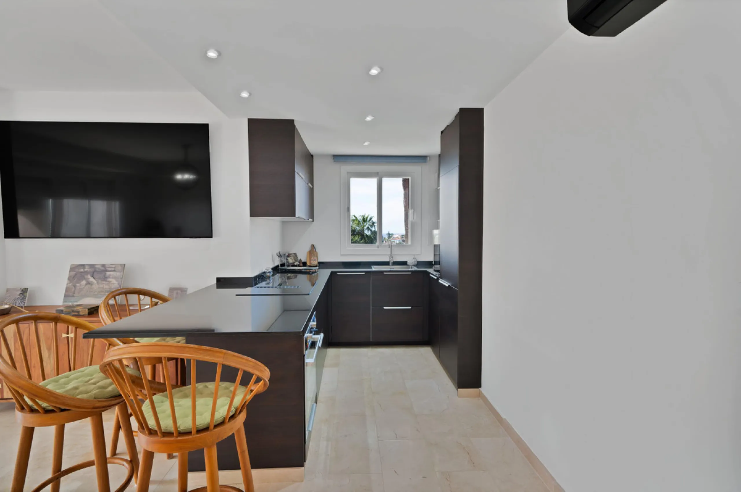 Beautifully Renovated Apartment with Sea Views in Elviria, Marbella East