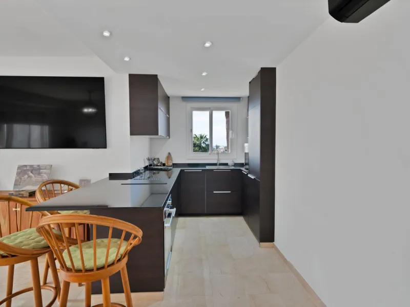 Beautifully Renovated Apartment with Sea Views in Elviria, Marbella East
