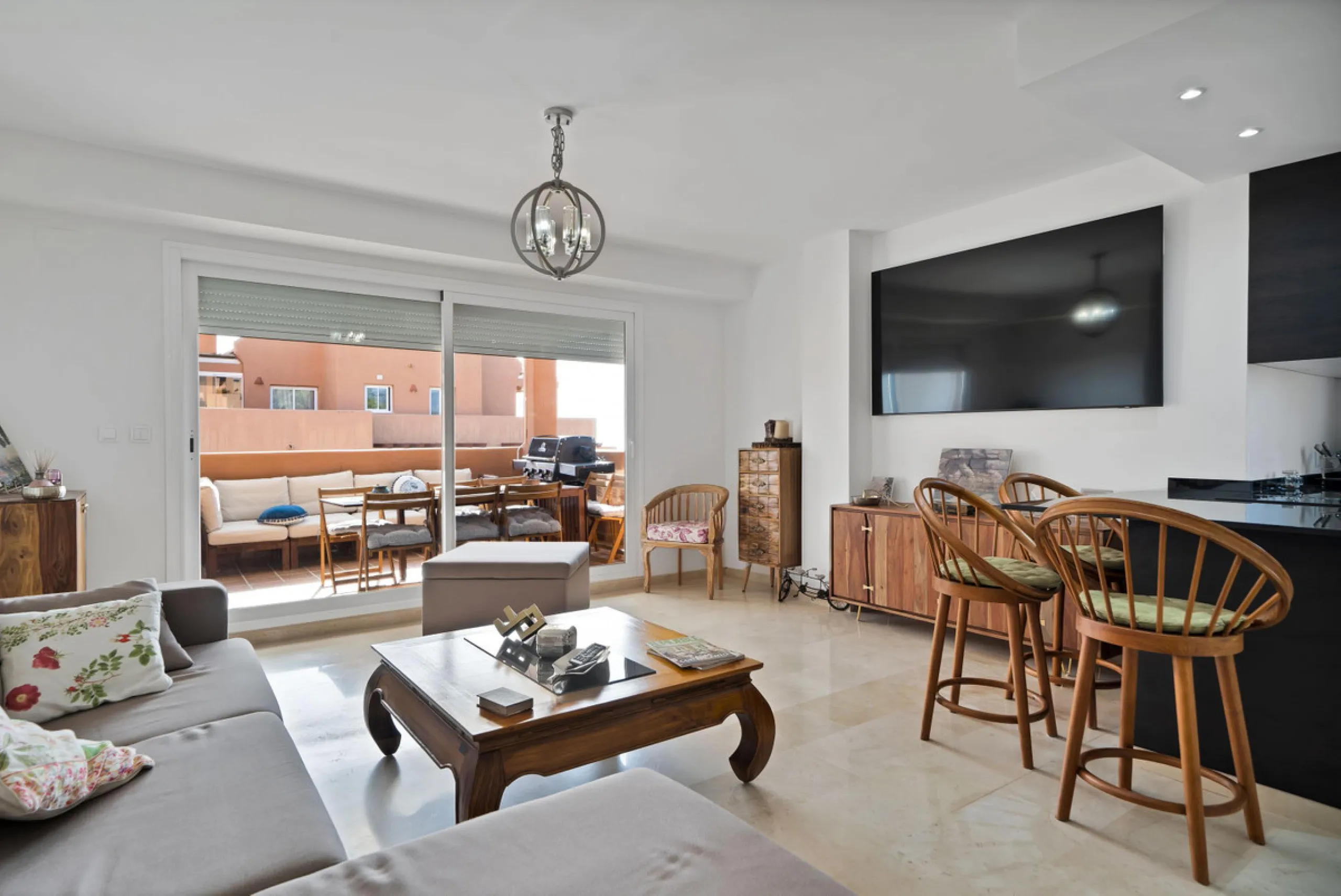 Beautifully Renovated Apartment with Sea Views in Elviria, Marbella East
