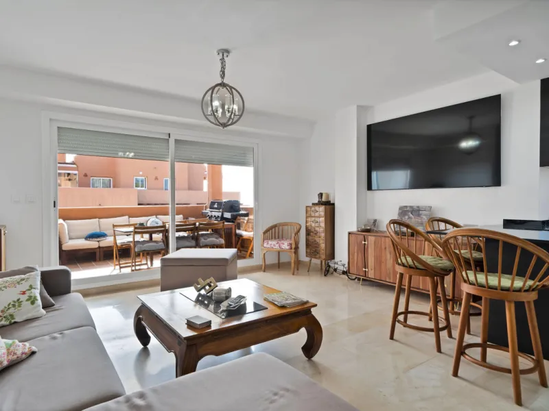Beautifully Renovated Apartment with Sea Views in Elviria, Marbella East