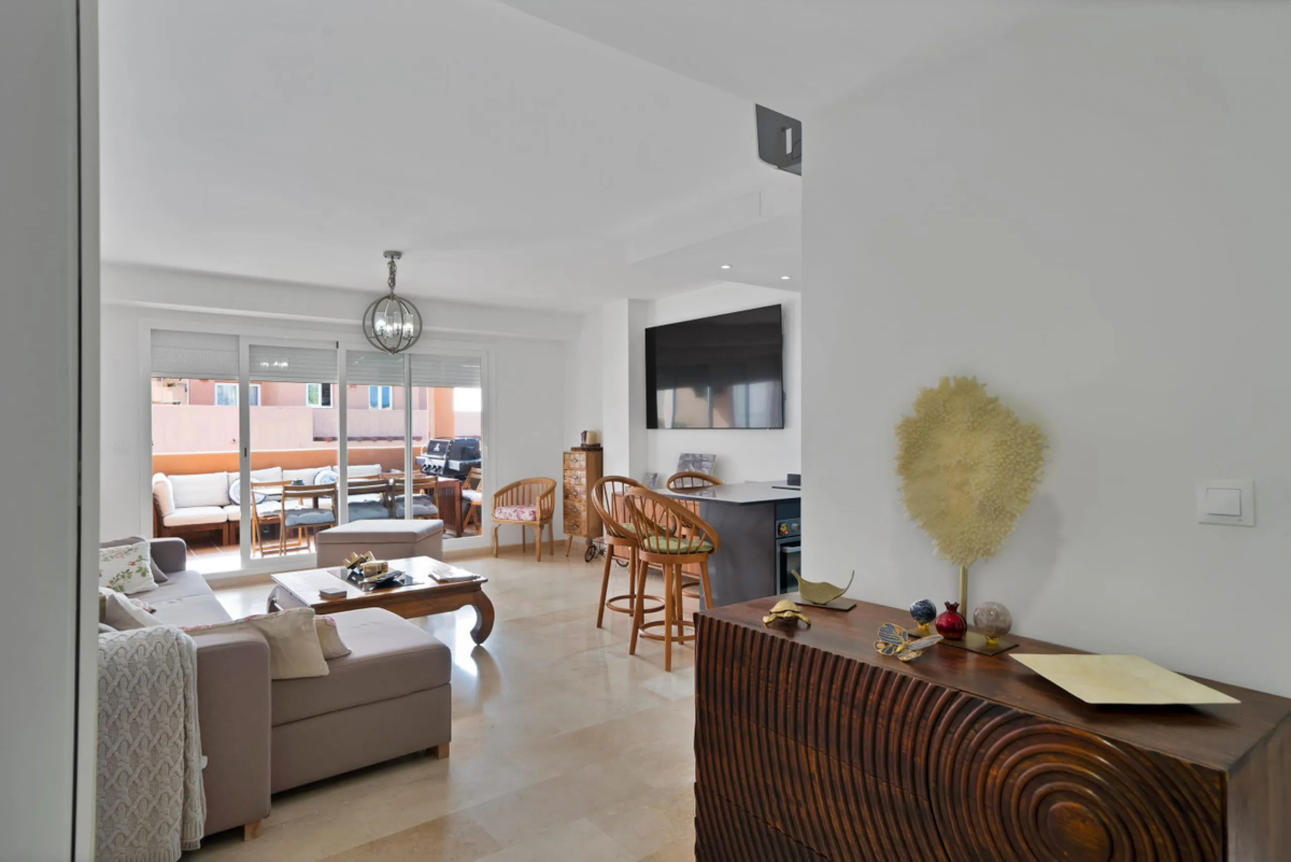 Beautifully Renovated Apartment with Sea Views in Elviria, Marbella East