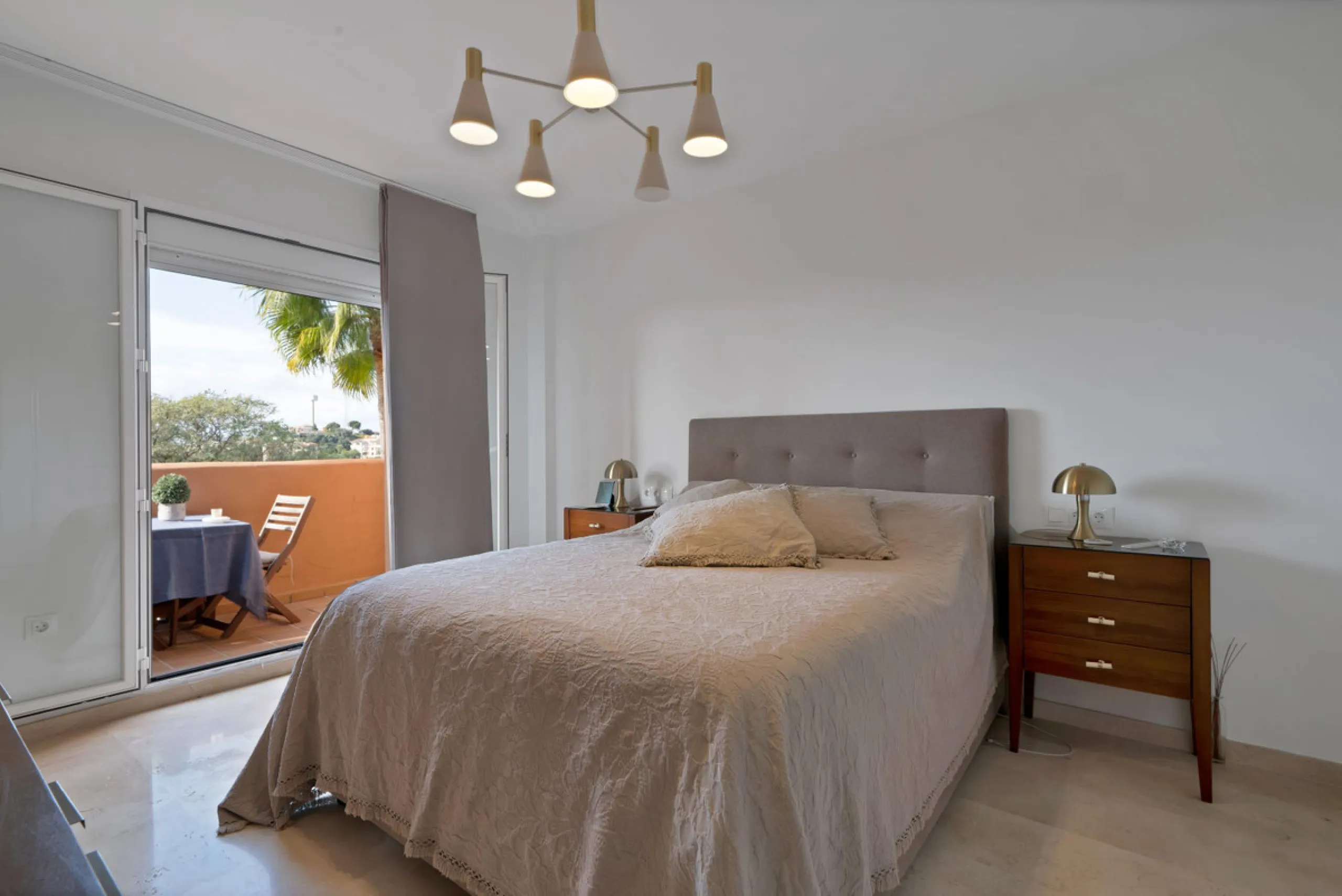 Beautifully Renovated Apartment with Sea Views in Elviria, Marbella East