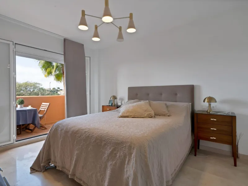 Beautifully Renovated Apartment with Sea Views in Elviria, Marbella East