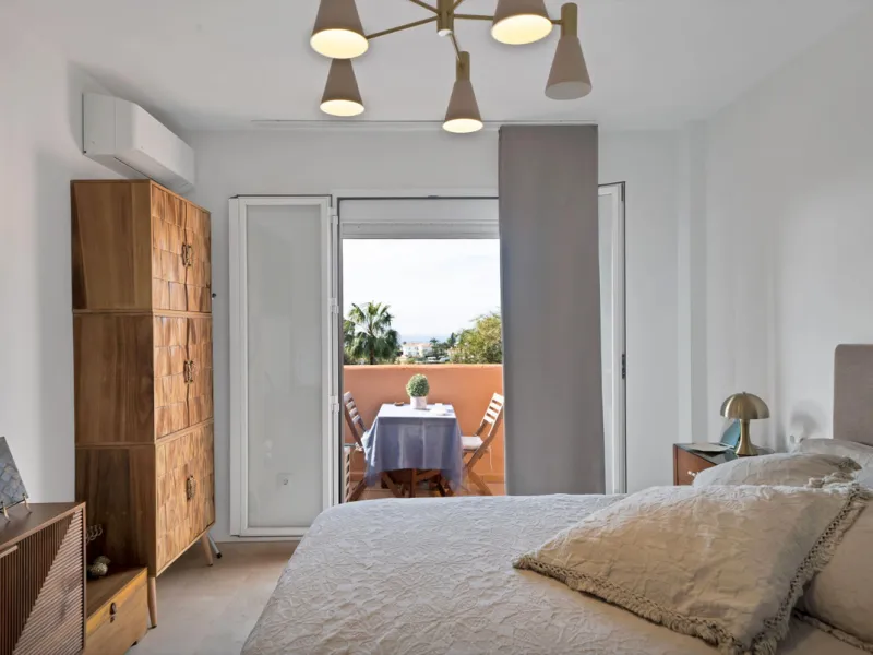 Beautifully Renovated Apartment with Sea Views in Elviria, Marbella East