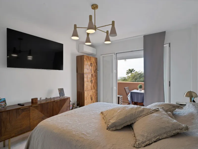 Beautifully Renovated Apartment with Sea Views in Elviria, Marbella East